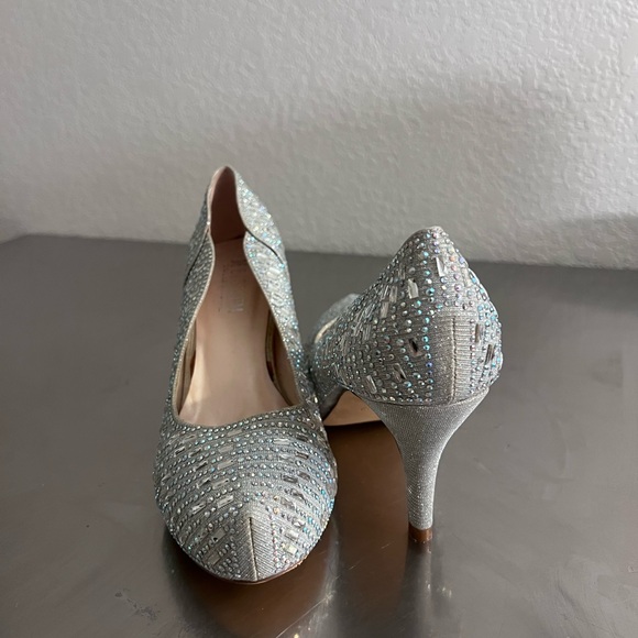Elegant Silver Women's Shoes - Picture 8 of 8